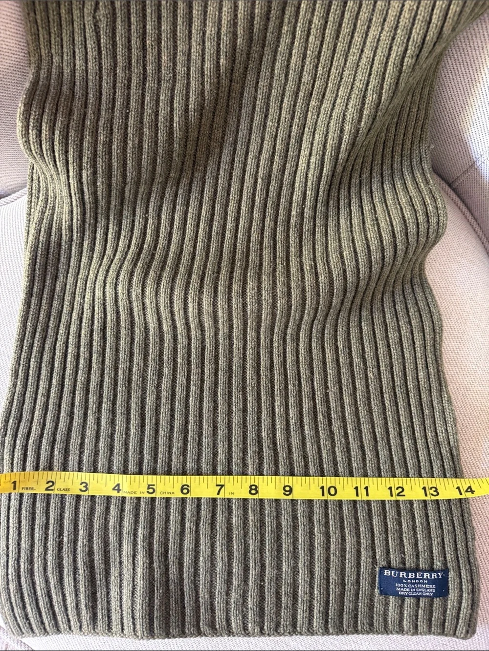 Luxurious Burberry London Ribbed Knit Wrap Scarf